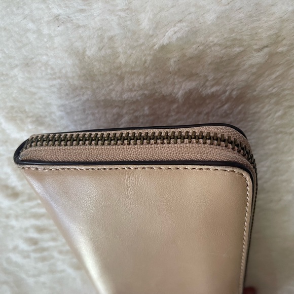 Coach Zip around Wallet GUC - Picture 7 of 9